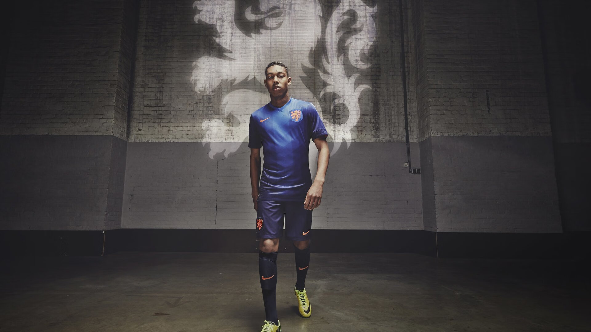 身高1米96摇摆人！山东男篮官宣：前NBA球员德沃恩正式加盟球队，山东男篮新队员